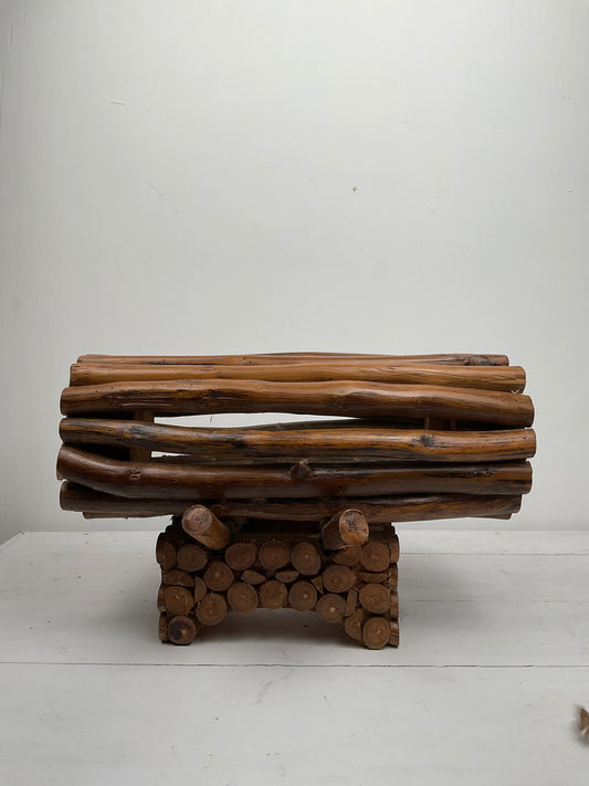 Rustic Harmony – Teak Log Centerpiece