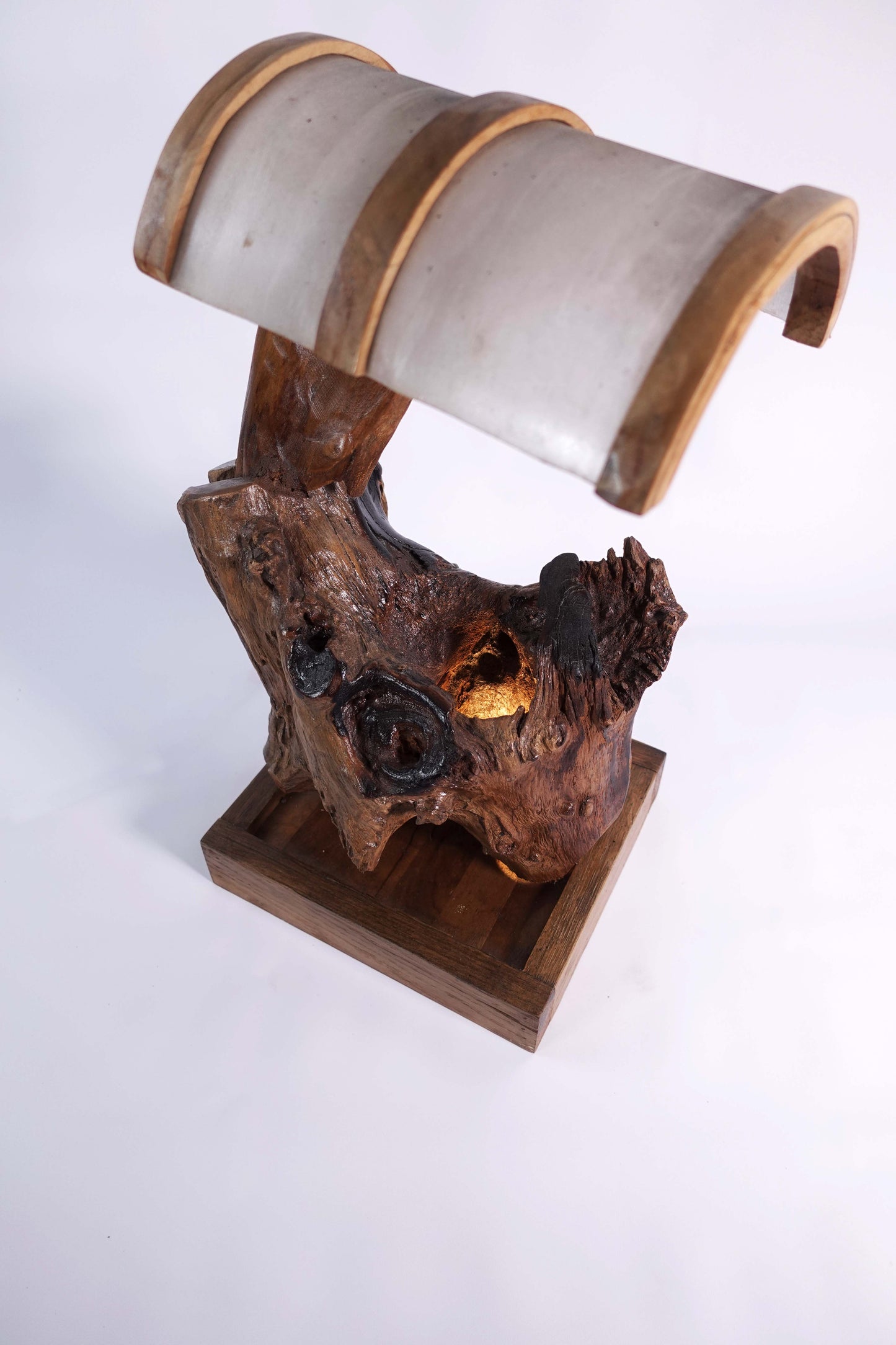 Curved Teak Wood Lamp – Sculptural Lighting in Organic Form